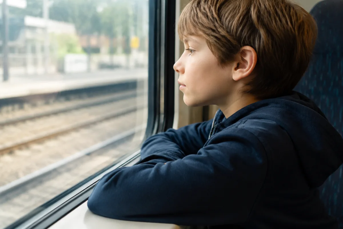 Prendre le train seul : quel âge selon la SNCF, le TER ou OUIGO ? l'âge pour prendre le train seul